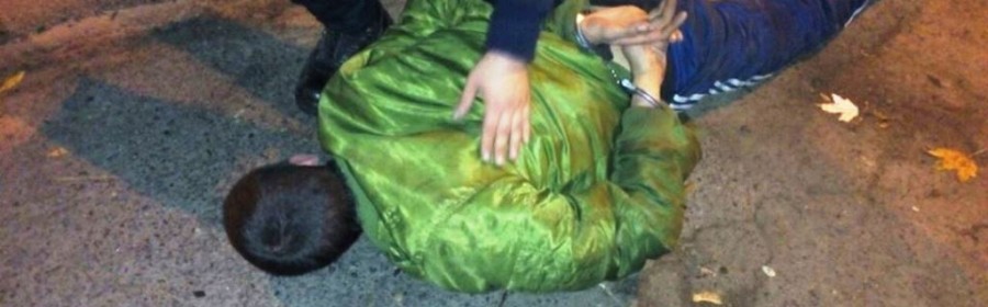 В центре Херсона задержаны два неадекватных разбойника В центре Херсона задержаны два неадекватных разбойника