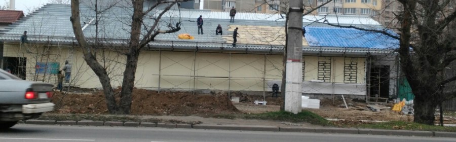 Фотофакт: Стоянка на Мира в Херсоне подозрительно начинает окрашиваться в цвета «АТБ» Фотофакт: Стоянка на Мира в Херсоне подозрительно начинает окрашиваться в цвета «АТБ»
