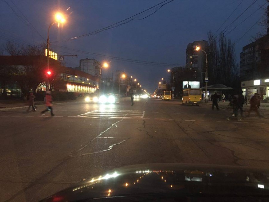В Херсоне найдено аномальное место, где нанести двойную сплошную невозможно (фото) В Херсоне найдено аномальное место, где нанести двойную сплошную невозможно (фото)