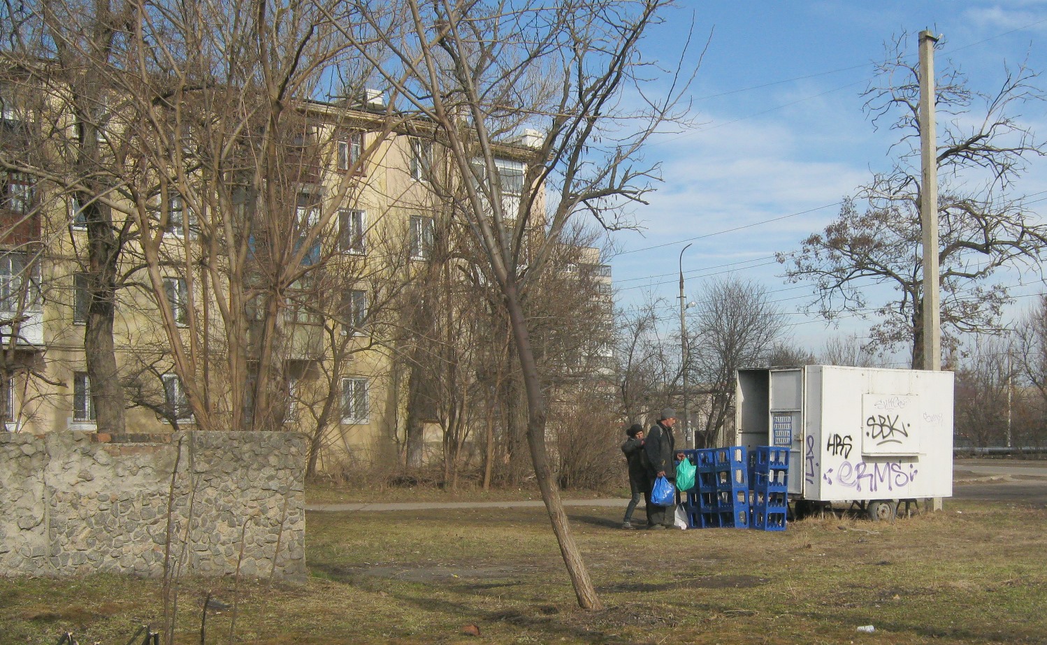 В Херсоне макулатурой занимаются не только бомжи