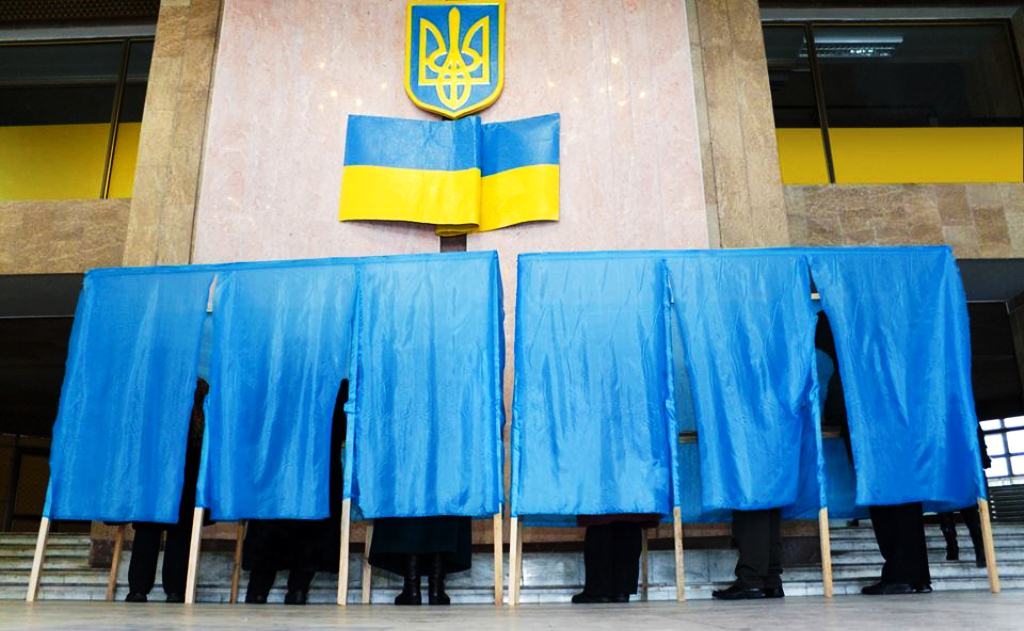 Херсонці спостерігають політичне пожвавлення і розмірковують про вибори