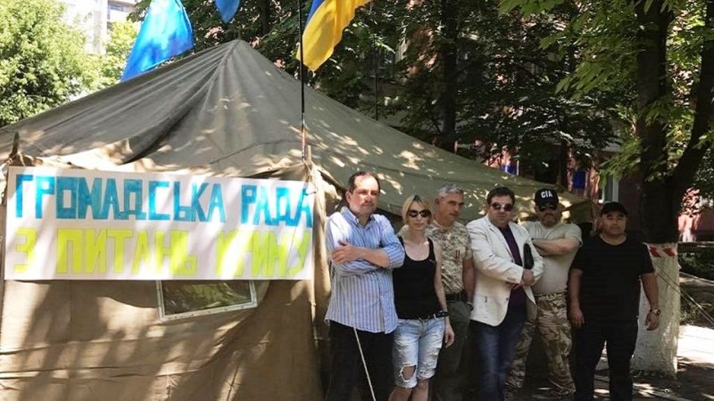 На пикет в Херсоне вместо власти реагируют боты