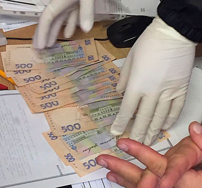 Чиновник Херсонского горсовета попался на взятке