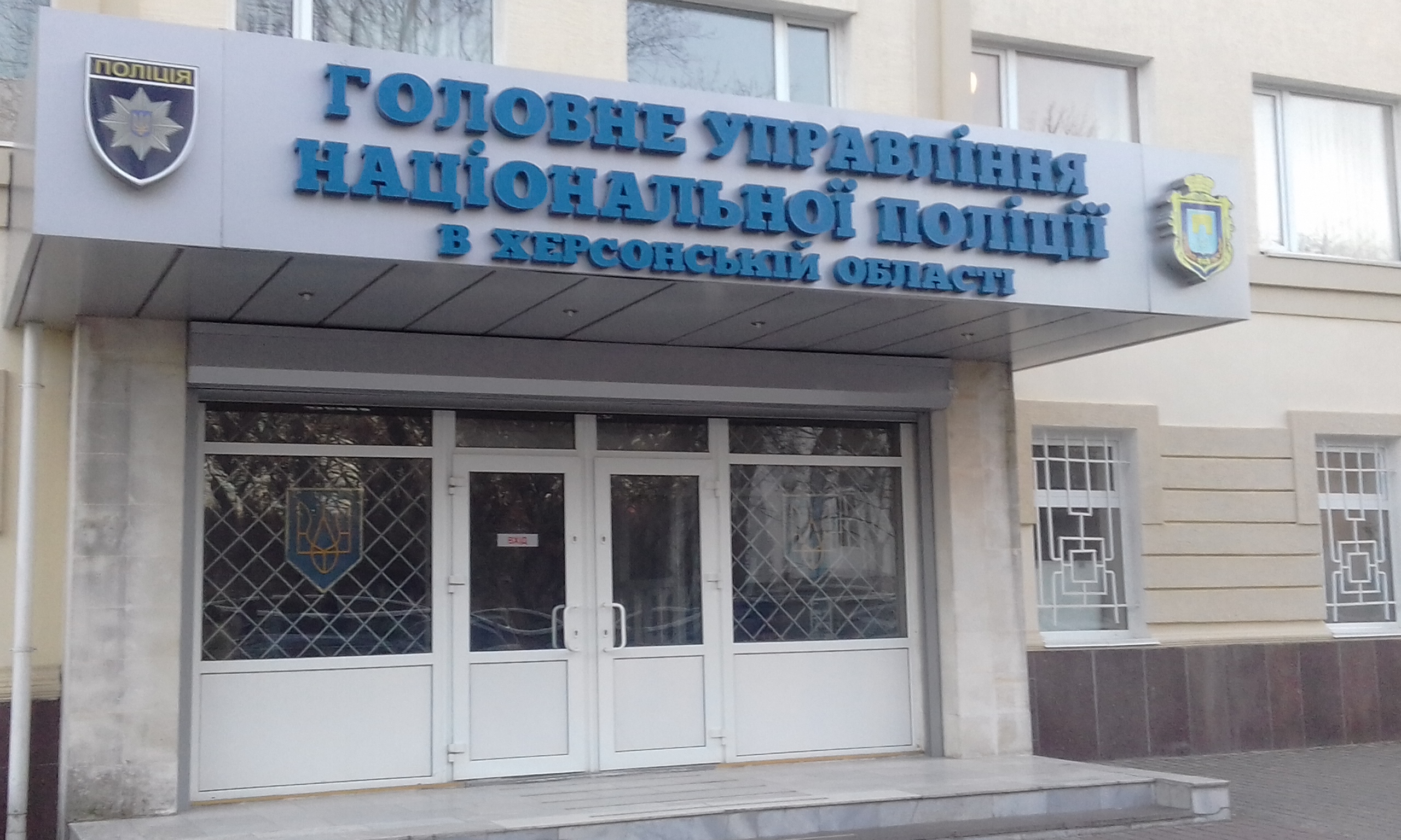 Дощ злочинцям не завадив: херсонці набирали 102 понад 700 разів
