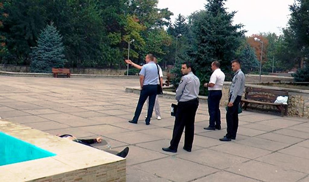 У Херсоні слідчим належить з'ясувати, чому чоловік утонув у фонтані