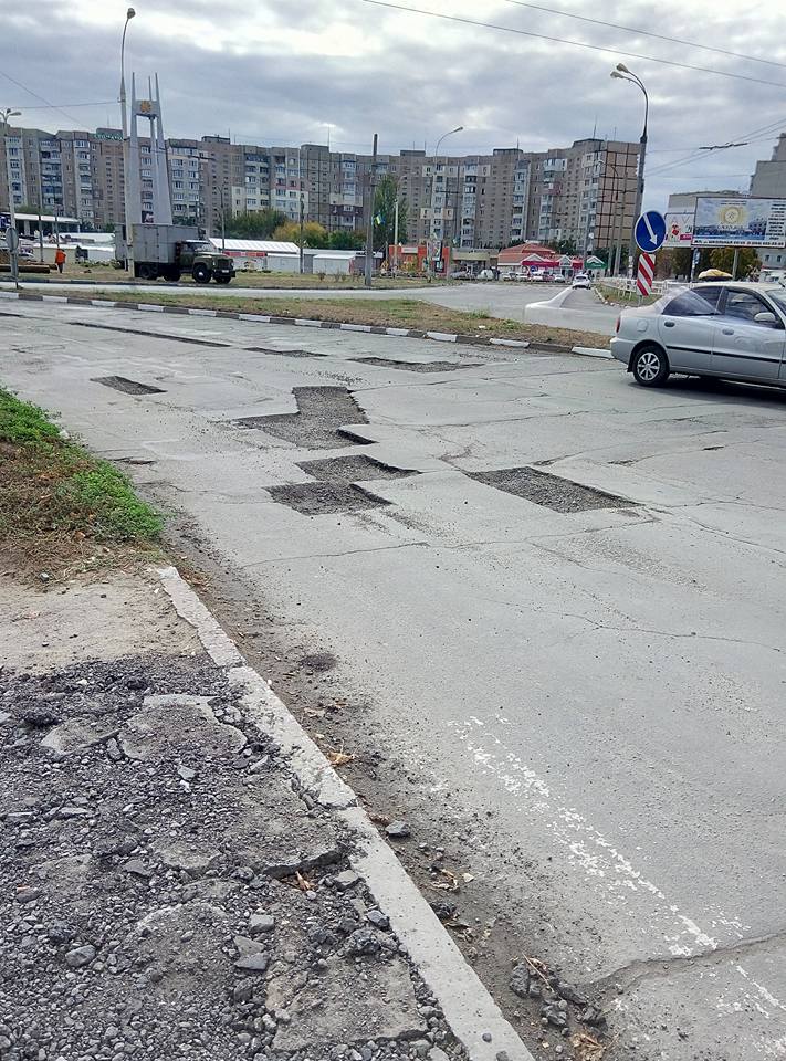 В Херсоне улицы ремонтируют по принципу -