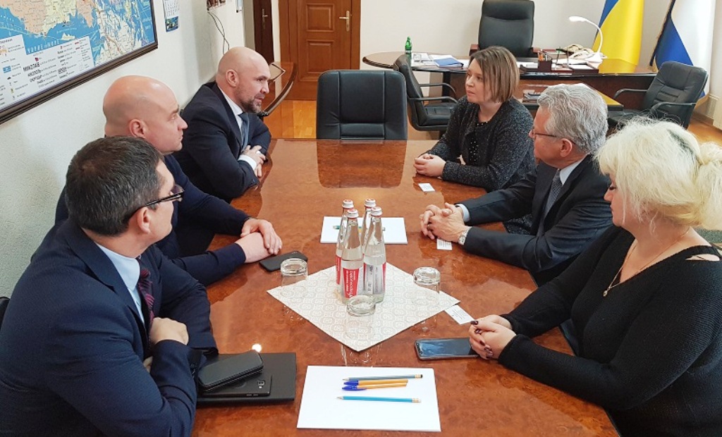 Американський спонсор каховського інтернату поспілкувався з головою Херсонської обласної ради Американський спонсор каховського інтернату поспілкувався з головою Херсонської обласної ради