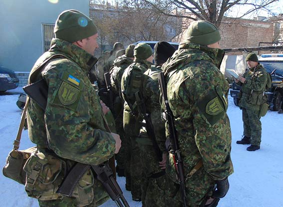 Двадцять бійців з Херсона відправилися на схід України Двадцять бійців з Херсона відправилися на схід України