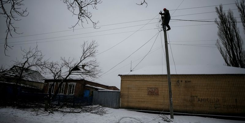 Фахівці Херсонобленерго допомогли одеським колегам побороти наслідки негоди