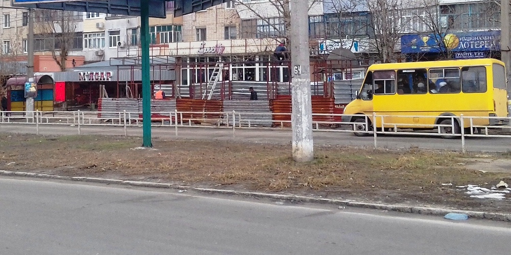 Новый остановочный комплекс рядом с новым остановочным комплексом в Херсоне продолжает расти (фото)