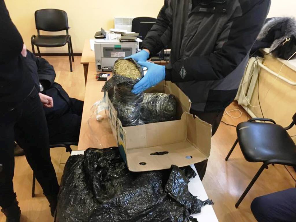 З Херсона до Києва відправити поштою канабіс не вдалося З Херсона до Києва відправити поштою канабіс не вдалося