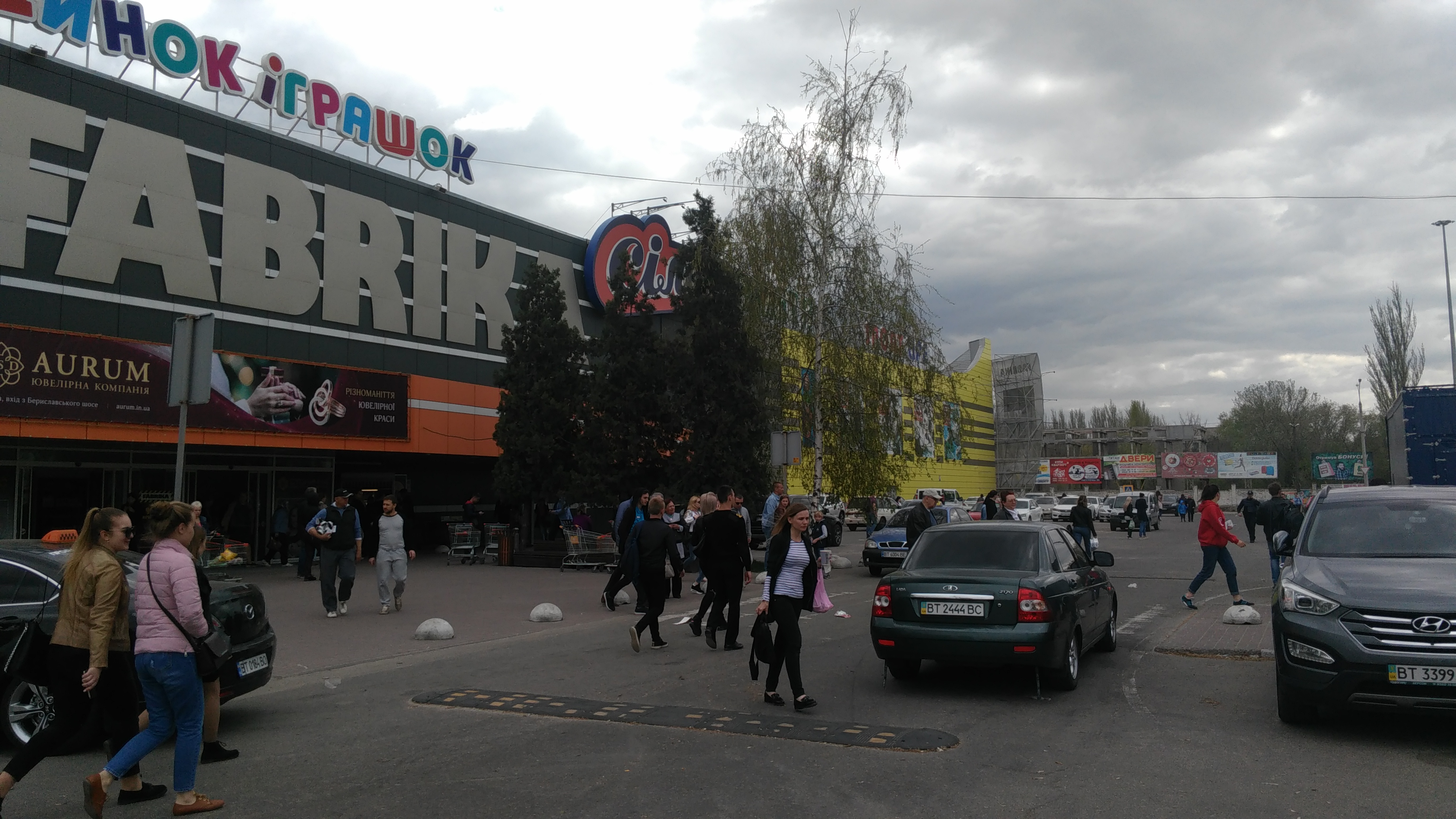 Посетителей херсонского ТРЦ 