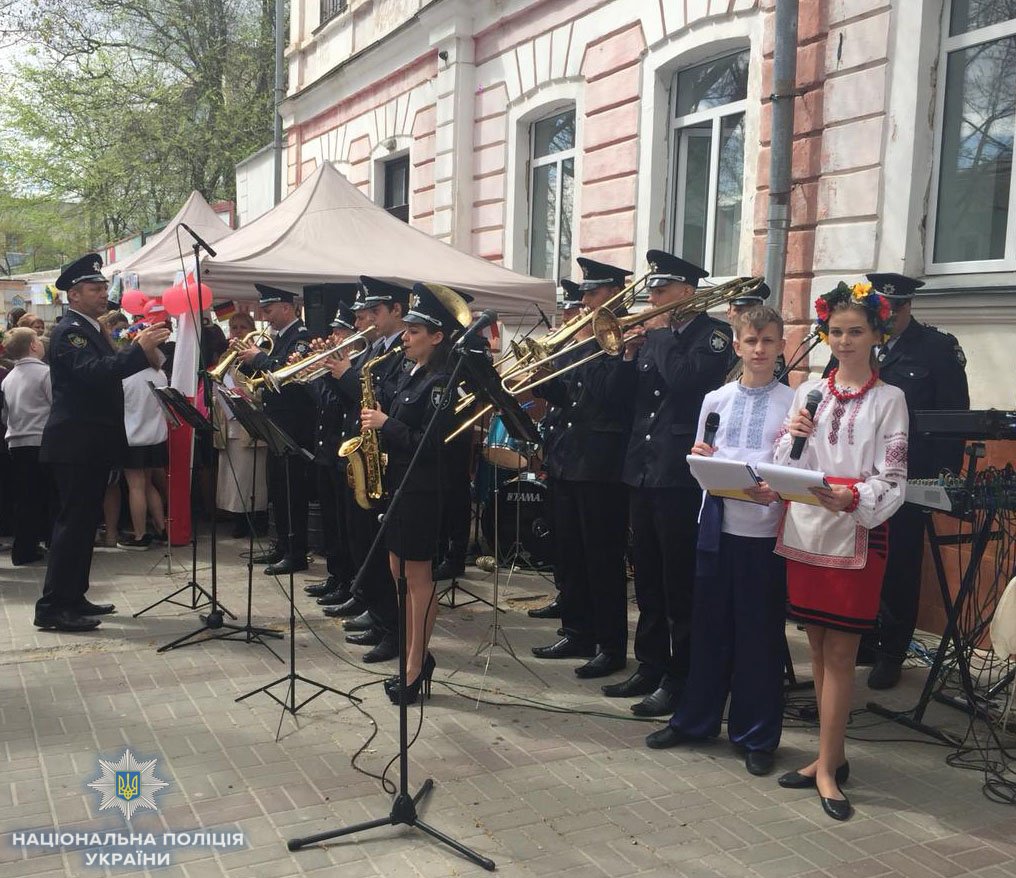 Оркестр Головного управління Національної поліції в Херсонській області взяв участь у традиційному святі Єднання.