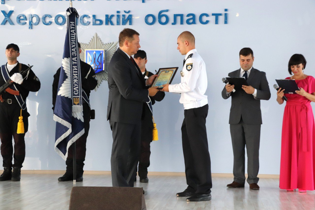 Андрій Гордєєв нагородив херсонських співробітників поліції Андрій Гордєєв нагородив херсонських співробітників поліції