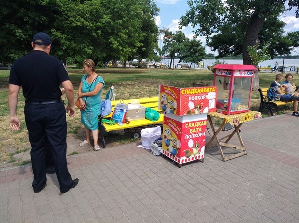 Як у Херсоні боряться зі стихійною торгівлею Як у Херсоні боряться зі стихійною торгівлею