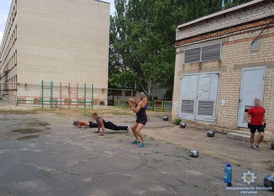 В Херсоні працівники спецпідрозділу «КОРД» провели змагання з кросфіту в пам'ять про загиблого солдата Збройних сил України Андрія Галая В Херсоні працівники спецпідрозділу «КОРД» провели змагання з кросфіту в пам'ять про загиблого солдата Збройних сил України Андрія Галая