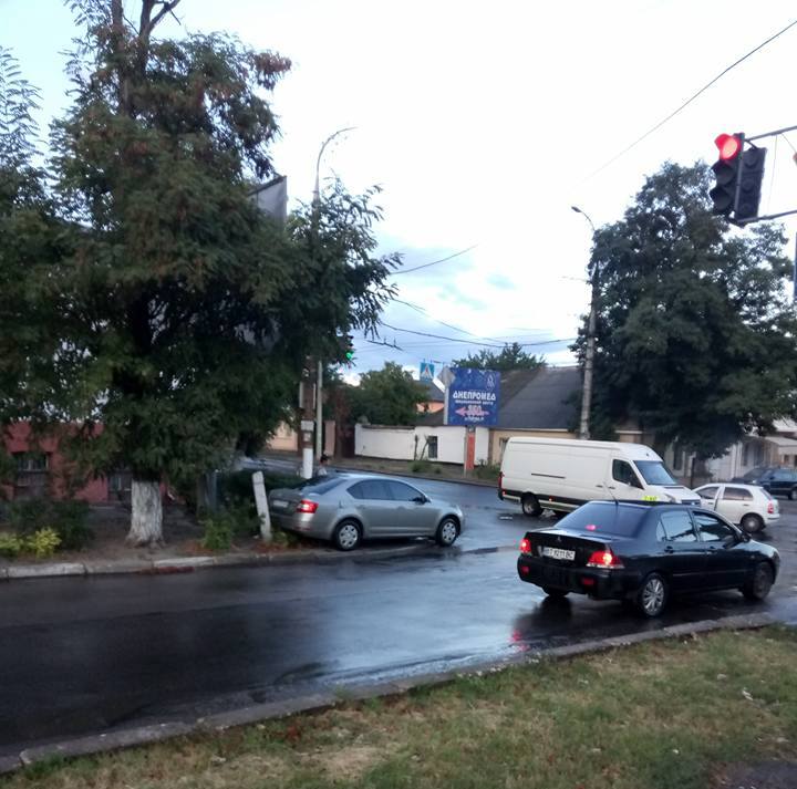 Одно авто въехало на перекресток на Одно авто въехало на перекресток на