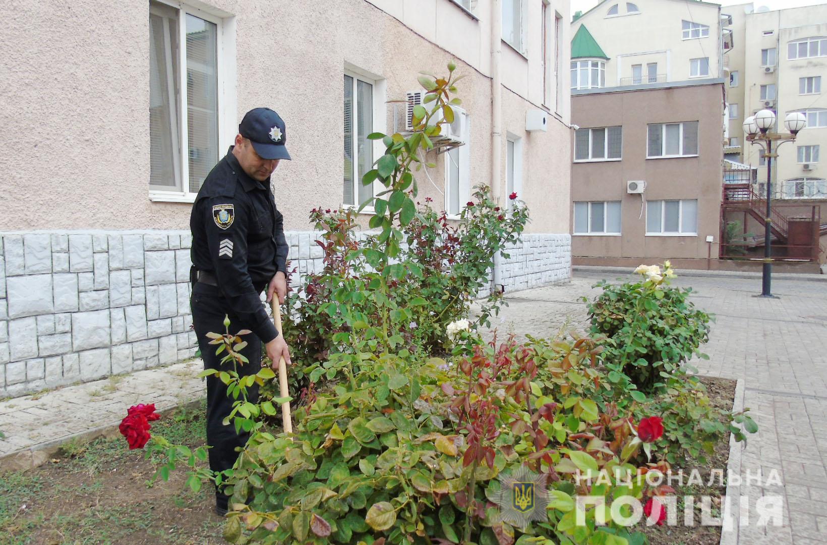 Національна поліція Херсонщини наводить красу - у розпалі День довкілля (ФОТО)