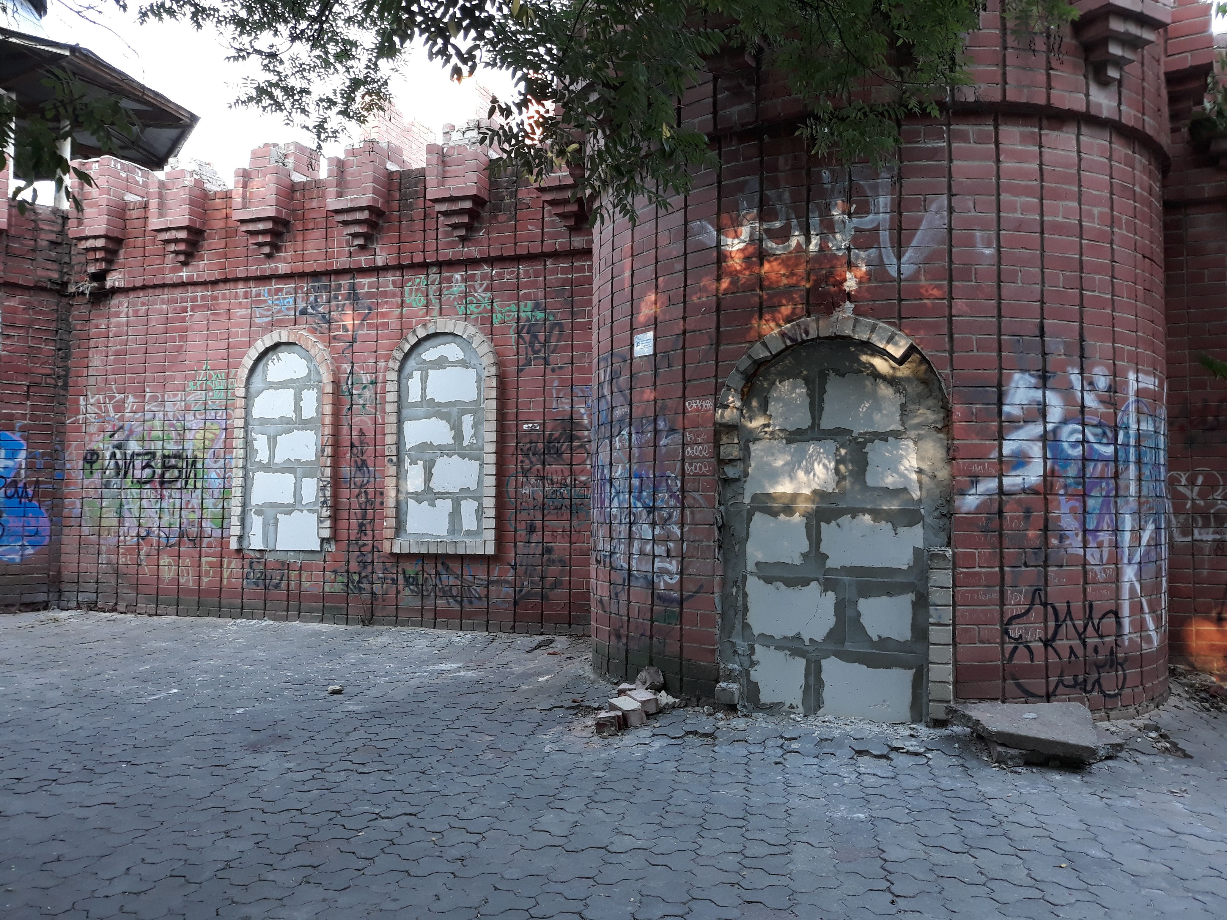 Зеленый театр в центральном парке Херсона законсервировали, но 