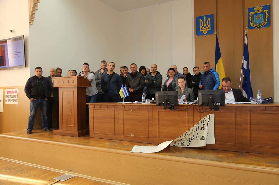 Суперечки, взаємні звинувачення, агресія, перекладають гроші з однієї кишені в іншу - херсонці про учорашню сесію міськради і загалом про депутатів Суперечки, взаємні звинувачення, агресія, перекладають гроші з однієї кишені в іншу - херсонці про учорашню сесію міськради і загалом про депутатів