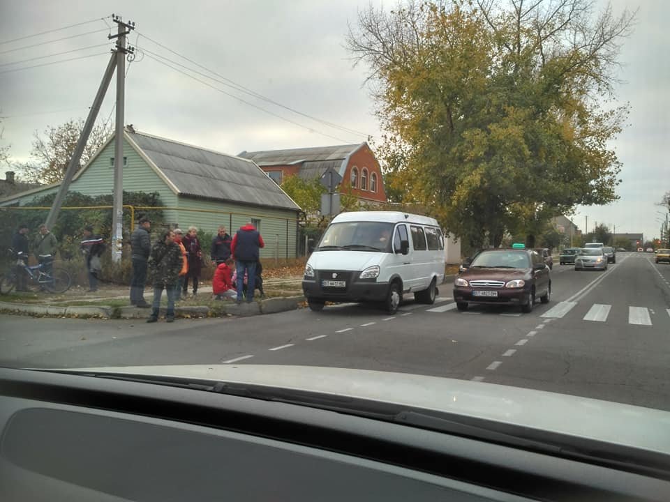 До школы так и не дошли: в Каховке на злосчастном перекрестке снова произошло ДТП До школы так и не дошли: в Каховке на злосчастном перекрестке снова произошло ДТП