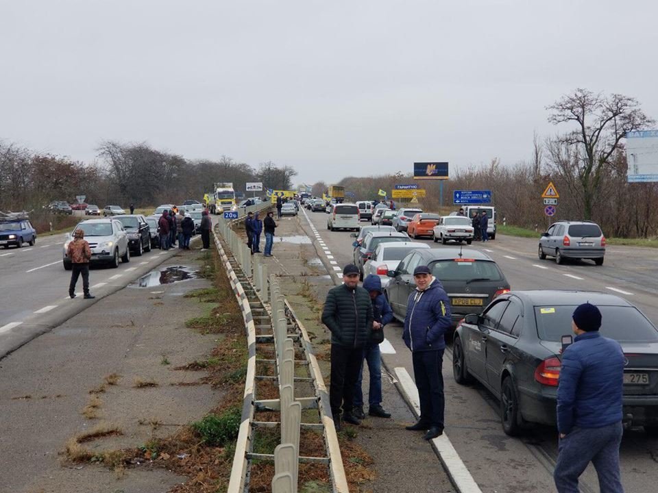 Херсонцы продолжают бороться за доступные европейские автомобили (ВИДЕО) Херсонцы продолжают бороться за доступные европейские автомобили (ВИДЕО)