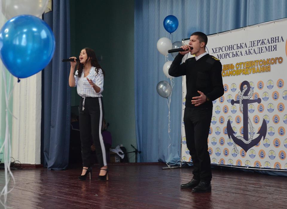Тиждень самоврядування для херсонських курсантів завершився піснею і танцем (ФОТО)