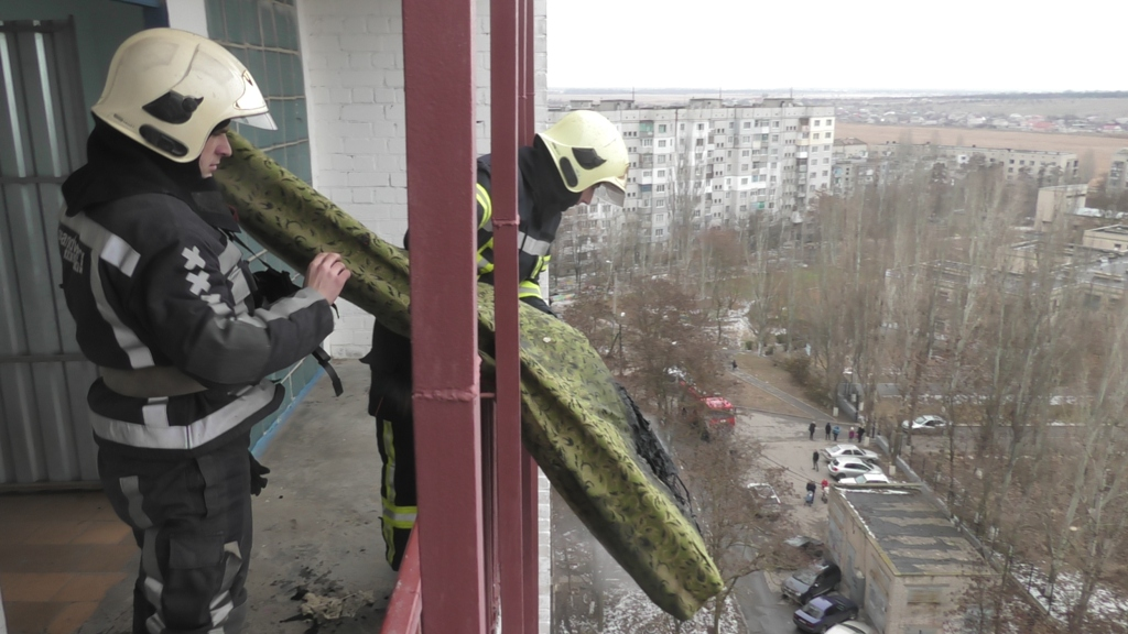П’яний, як чіп, херсонець, ледь не спалив 16-ти поверхівку (ФОТО) П’яний, як чіп, херсонець, ледь не спалив 16-ти поверхівку (ФОТО)
