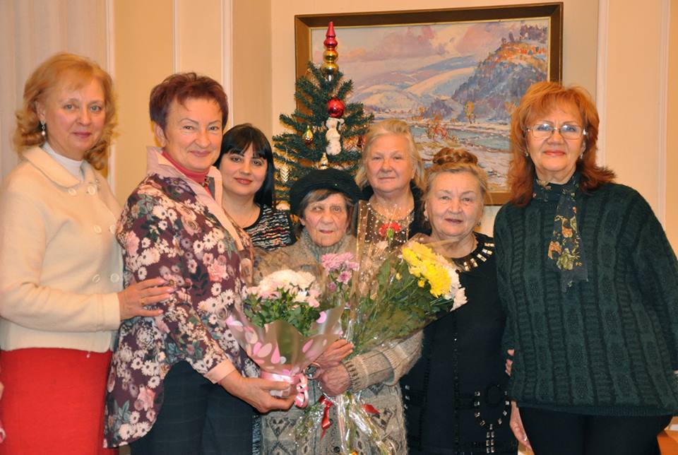 90-річна пані відзначила свій ювілей у Херсонському  художньому музеї (ФОТО)