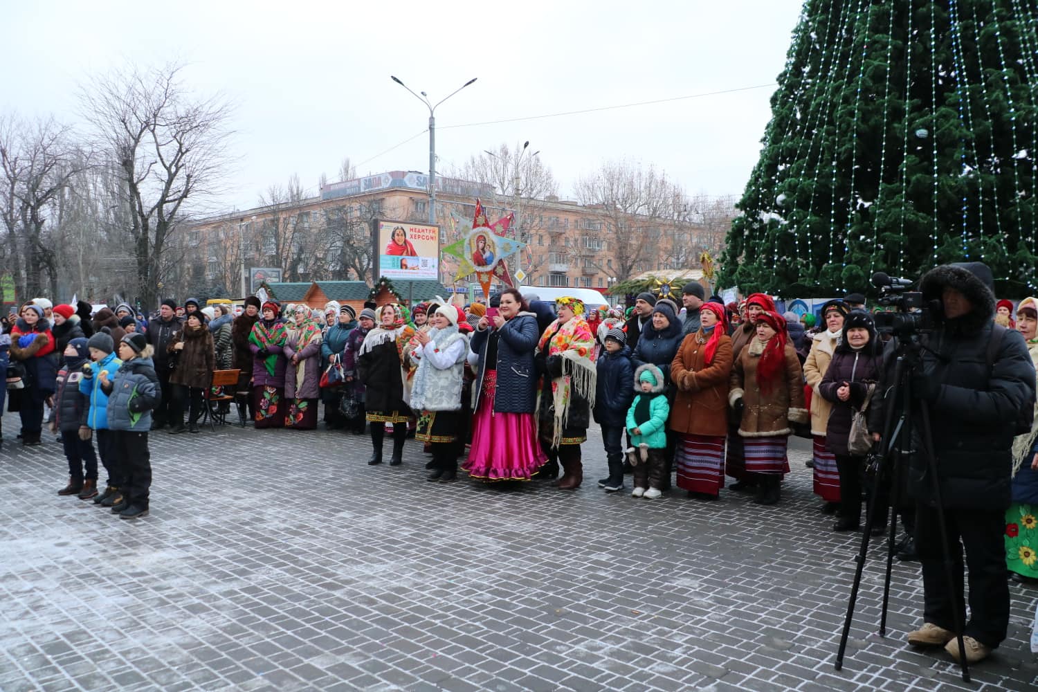 Херсонці святкують яскраво, мелодійно і смачно (ФОТО)