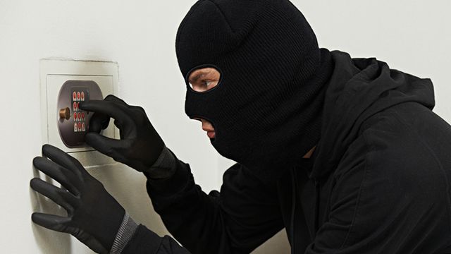 У Херсоні невідомі зловмисники залишили підприємця з порожньою касою