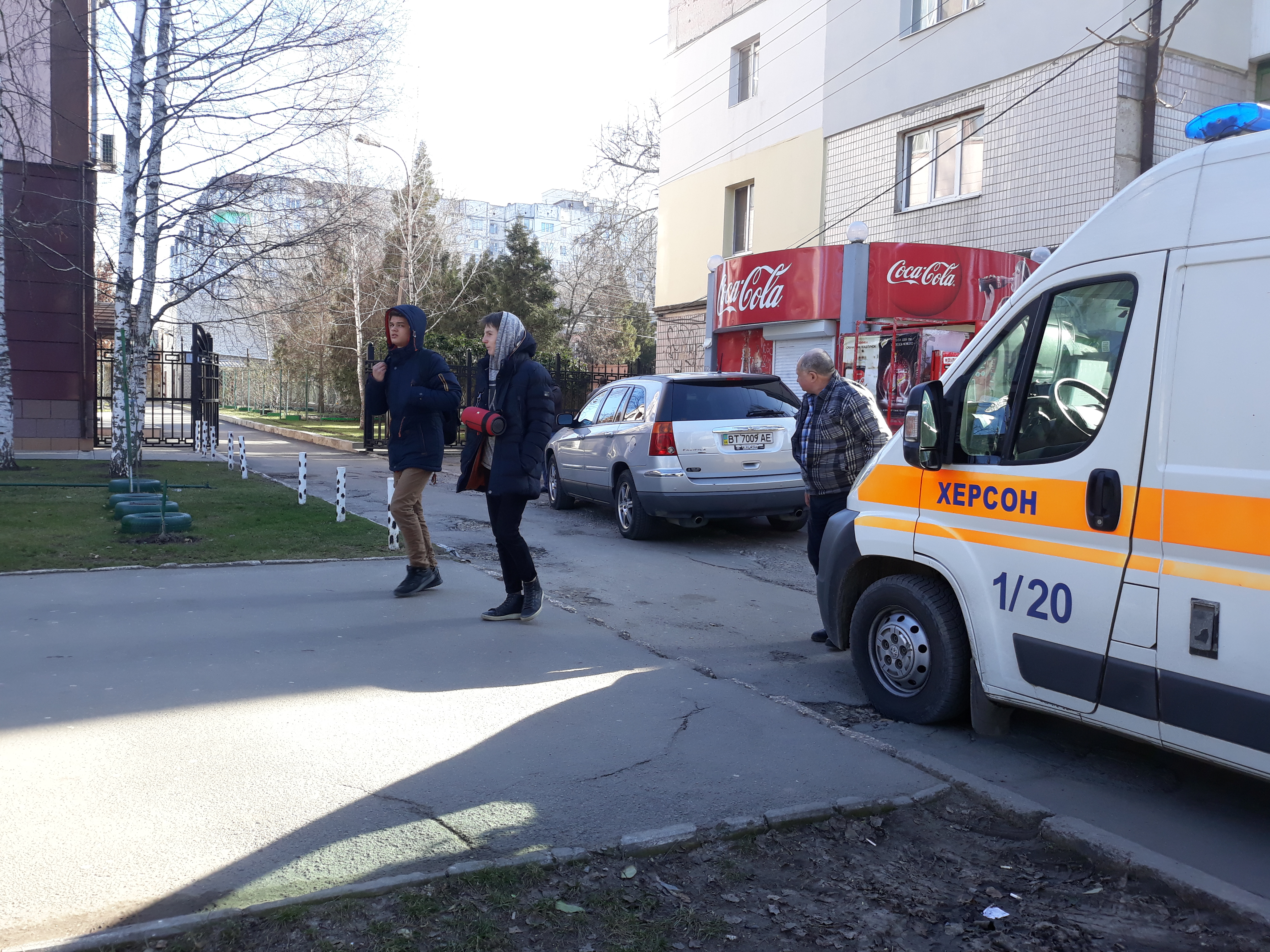 До кареты скорой помощи пациентке пришлось 