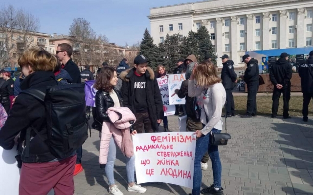 В Херсоне прошел феминистический марш