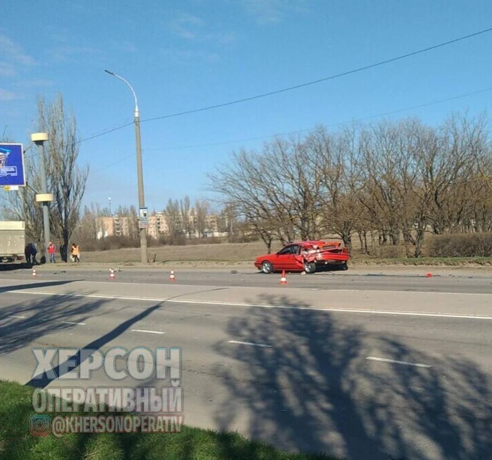 Происшествие на Николаевском шоссе - аварии в Херсоне участились (ФОТО) Происшествие на Николаевском шоссе - аварии в Херсоне участились (ФОТО)