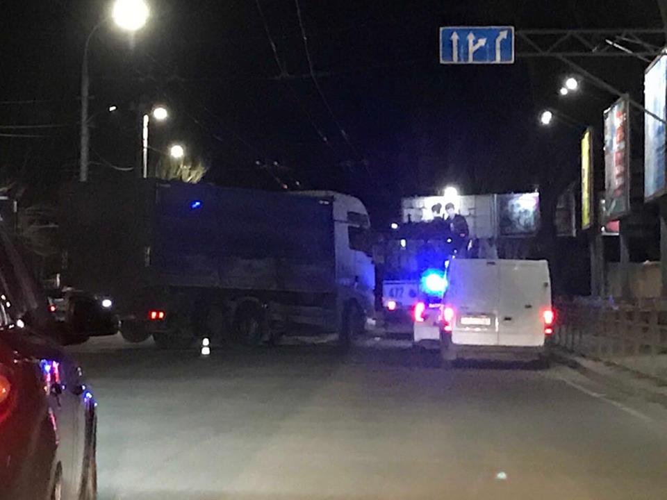 Очередная авария в Херсоне - теперь при участии фуры и троллейбуса (ФОТО) Очередная авария в Херсоне - теперь при участии фуры и троллейбуса (ФОТО)