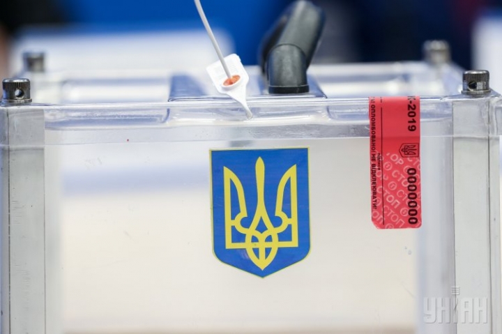 У Херсоні члени однієї з ДВК безпідставно склали список тих, хто голосуватиме на дому