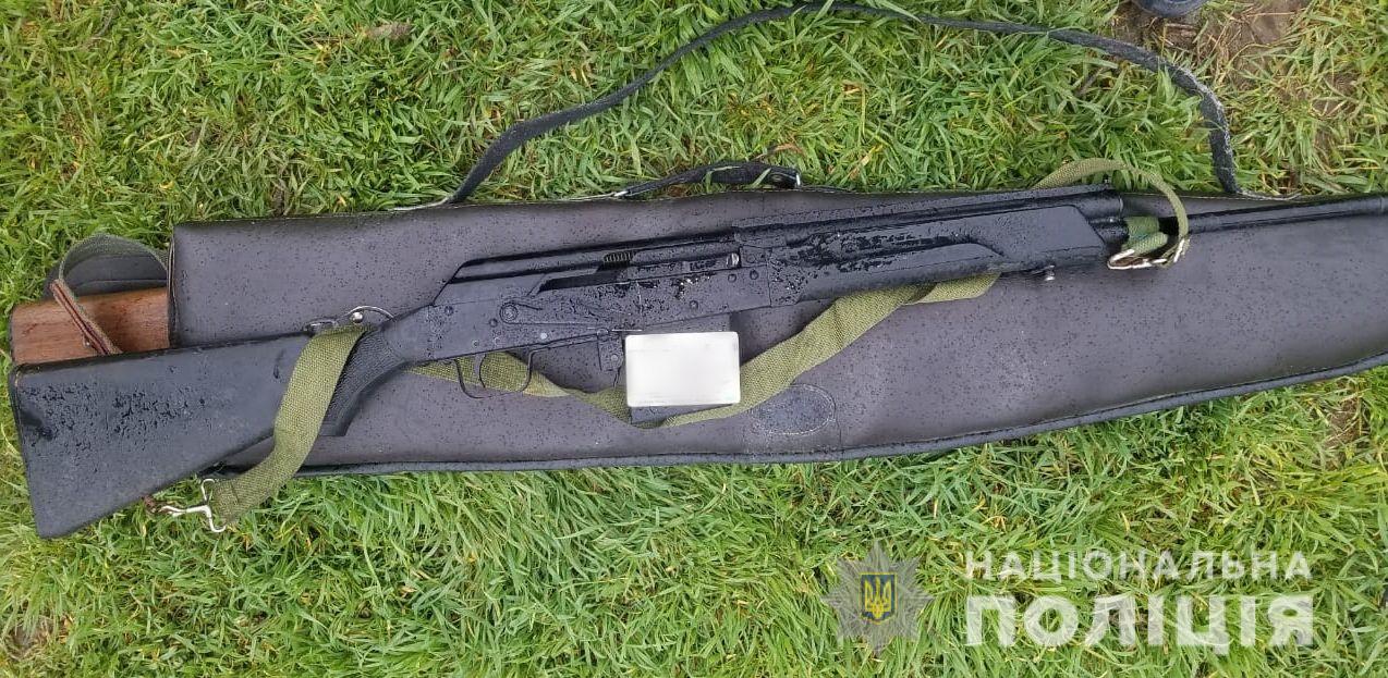 Цікава відмовка - житель Білозерського району знайшов купу зброї, нібито, на смітнику Цікава відмовка - житель Білозерського району знайшов купу зброї, нібито, на смітнику