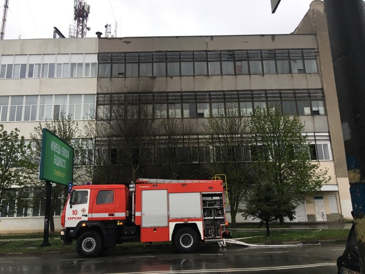 На Университетской пожар - половина здания типографии сгорела (ФОТО) На Университетской пожар - половина здания типографии сгорела (ФОТО)