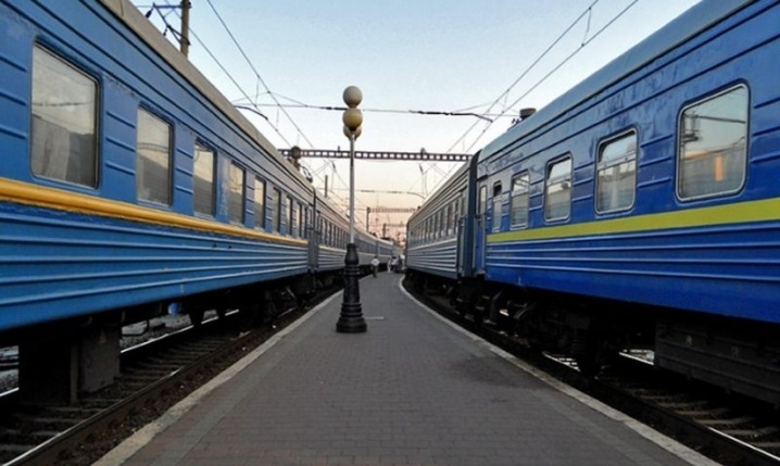 Потягів на Арабатську стрілку більшає