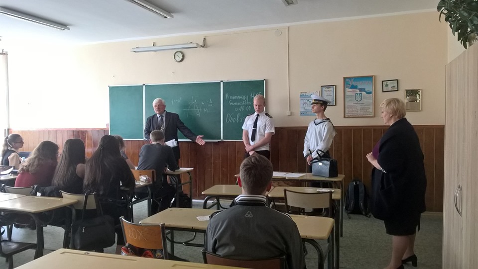 Представники ХДМА розповіли учням ХФТЛ про переваги професії моряка