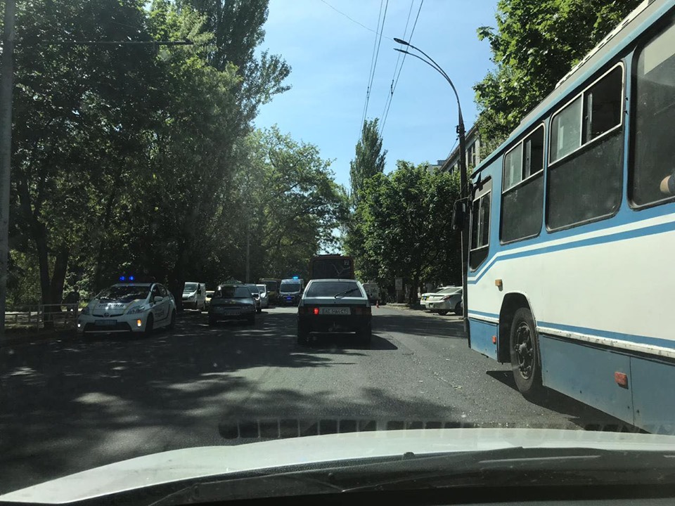 Неприємна дорожньо-транспортна подія на проспекті Ушакова - автобус проти мотоциклістів (ФОТО) Неприємна дорожньо-транспортна подія на проспекті Ушакова - автобус проти мотоциклістів (ФОТО)
