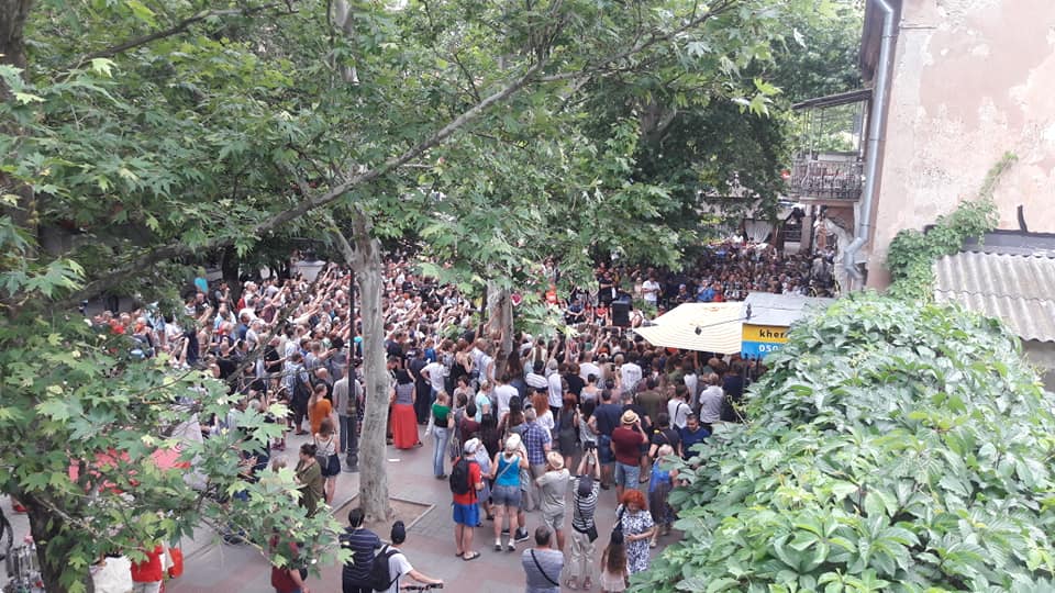 На Суворова состоялся концерт легендарного Бориса Гребенщикова На Суворова состоялся концерт легендарного Бориса Гребенщикова