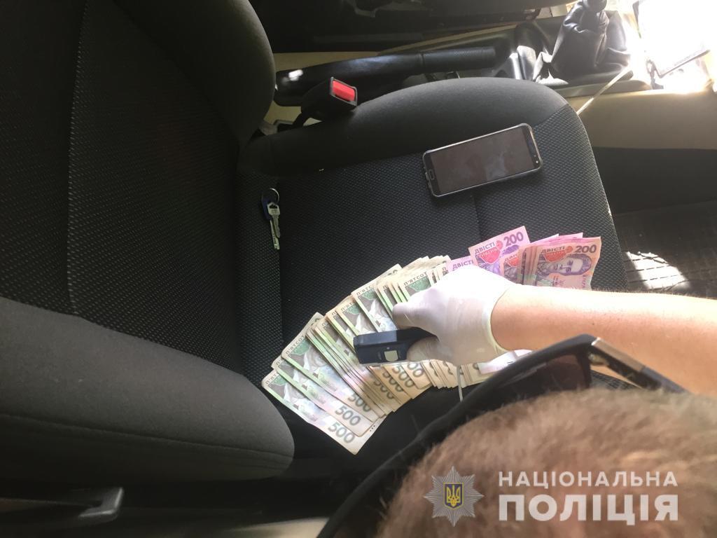 Посадовцю, який вимагав хабар за право постачати продукти до шкіл, обиратимуть запобіжний захід Посадовцю, який вимагав хабар за право постачати продукти до шкіл, обиратимуть запобіжний захід