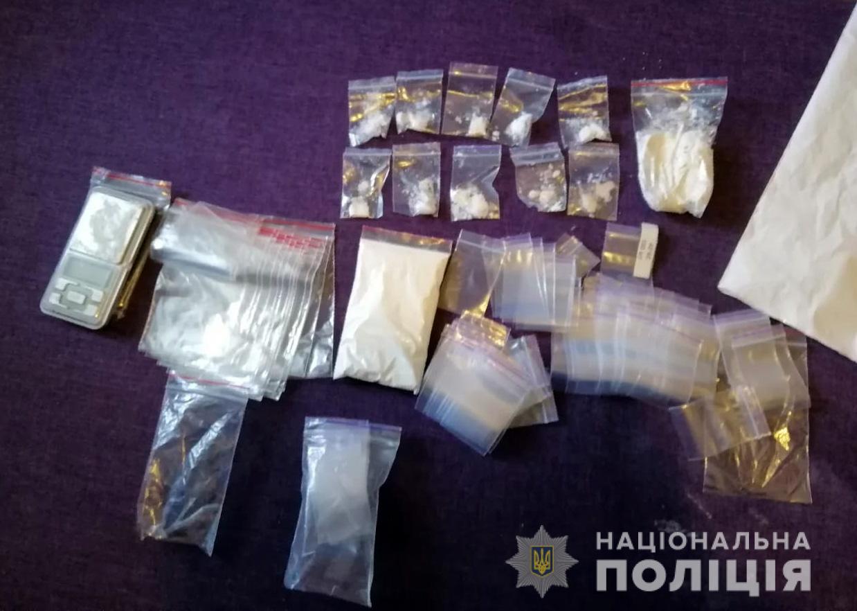 На Херсонщині поліцейські викрили трьох чоловіків, які підозрюються у збуті амфетаміну На Херсонщині поліцейські викрили трьох чоловіків, які підозрюються у збуті амфетаміну