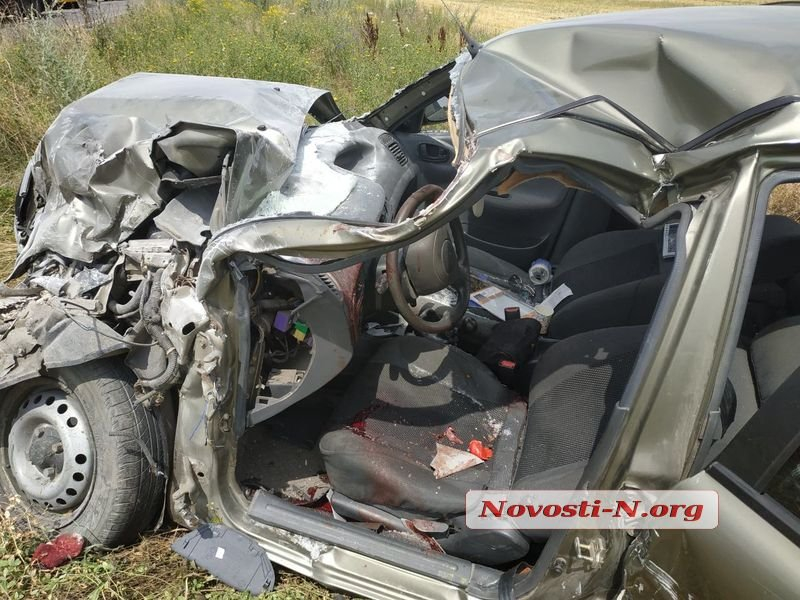 На трассе Херсон-Николаев пробка в сотни авто: в лобовой аварии разбилась семья с маленькой дочкой На трассе Херсон-Николаев пробка в сотни авто: в лобовой аварии разбилась семья с маленькой дочкой