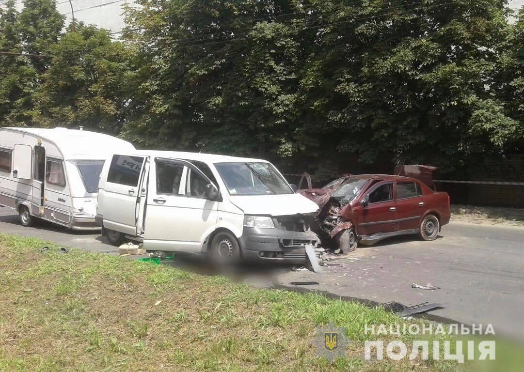 У Херсоні поліція з’ясовує обставини ДТП зі смертельними наслідками У Херсоні поліція з’ясовує обставини ДТП зі смертельними наслідками