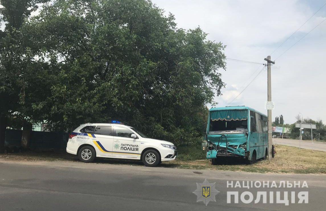 Поліція встановлює причини ДТП поблизу села Зеленівка Поліція встановлює причини ДТП поблизу села Зеленівка