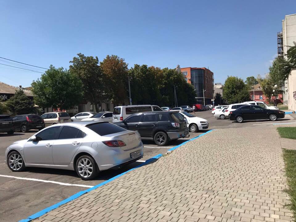 Состоялась ли проверка платной парковки возле Херсонского горисполкома