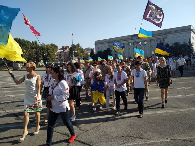 Центром Херсона пройшла святкова хода з нагоди Дня Незалежності України - ФОТО