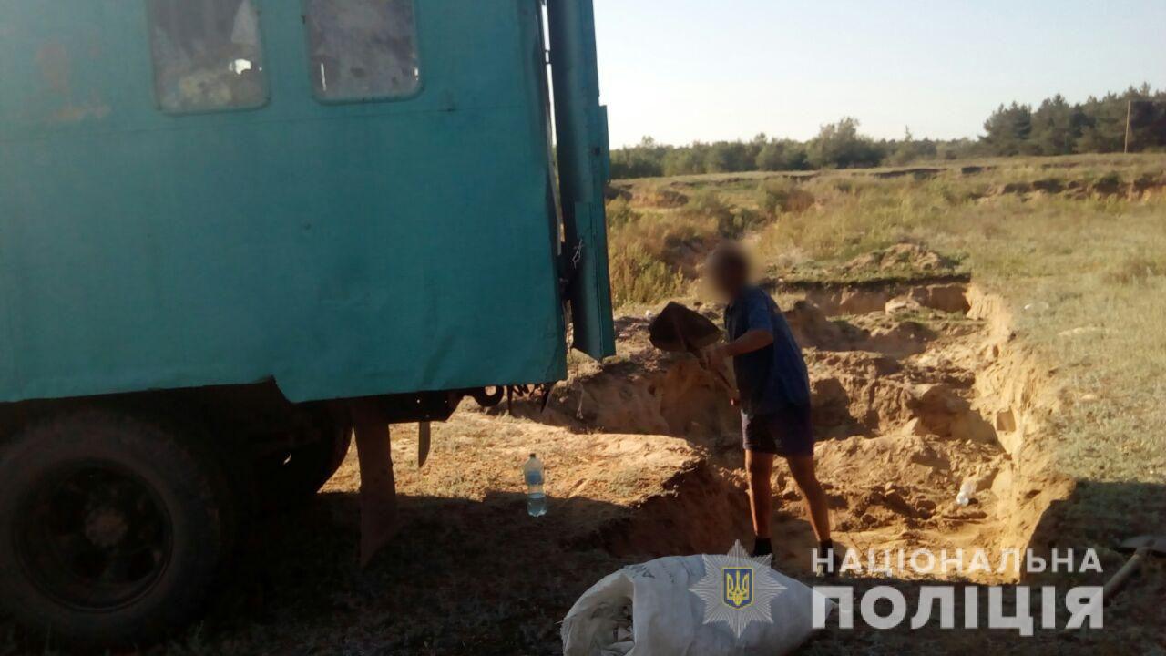 У Великій Олександрівці поліцейські зупинили вантажівку з 500 кг піску без відповідних документів